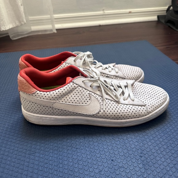 NIKE TENNIS CLASSIC ULTRA QS - 11 US Mens - Picture 2 of 3